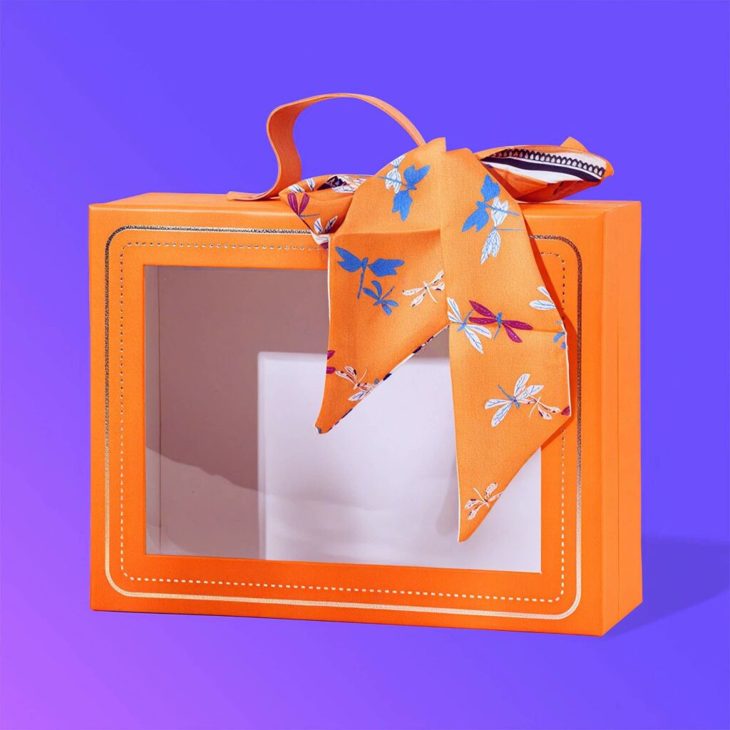 Коробка с ручкой и окном