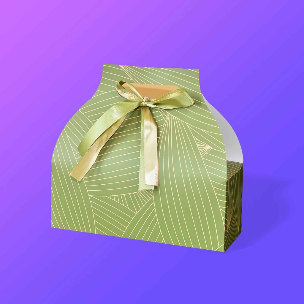 Картонная коробка с лентой